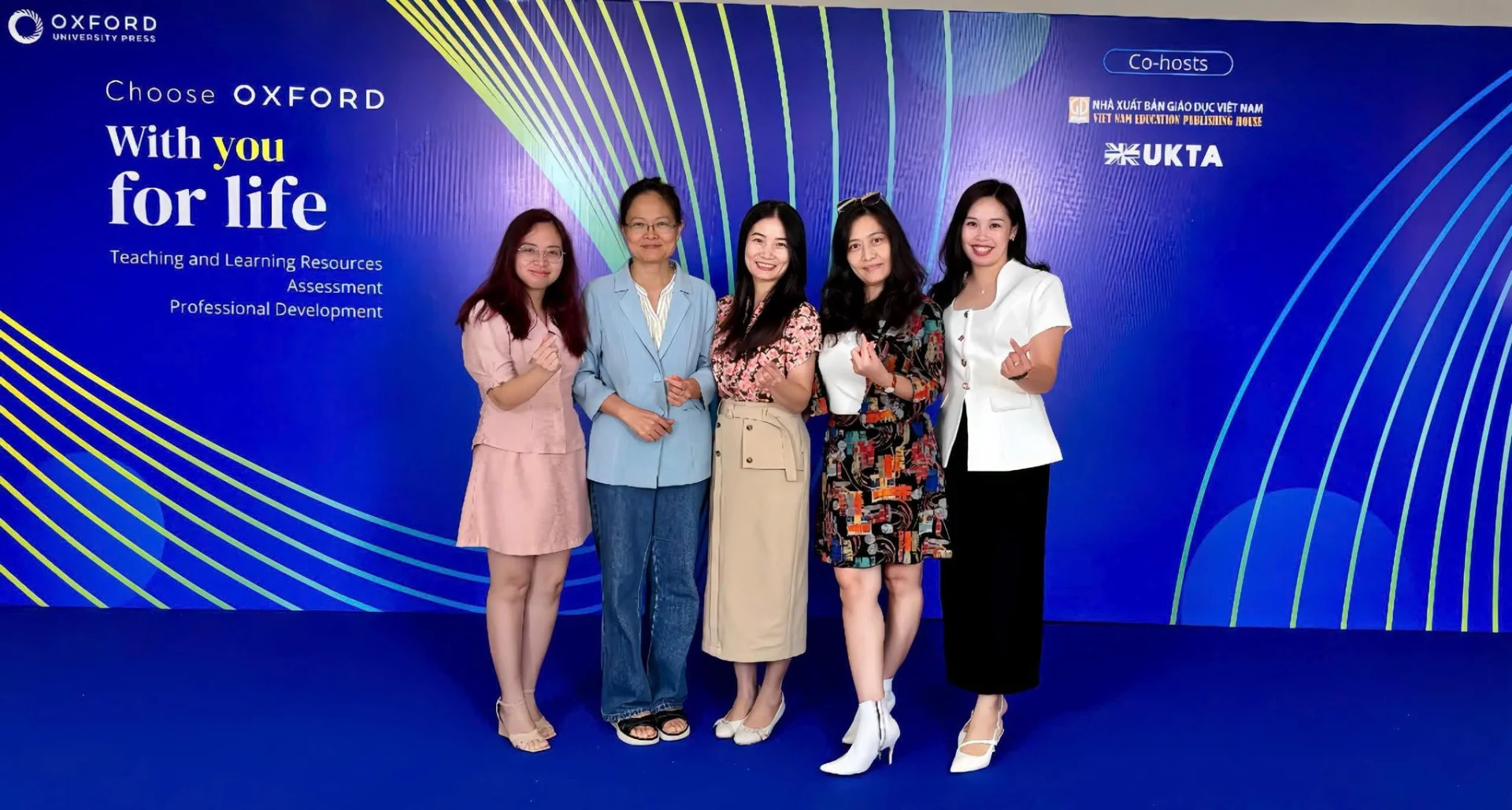 🌍📚 GIÁO VIÊN TỔ TIẾNG ANH TRƯỜNG THCS CẦU GIẤY CẬP NHẬT XU HƯỚNG KHẢO THÍ TẠI HỘI THẢO "CHOOSE OXFORD FOR TEACHING & ASSESSMENT" ✨