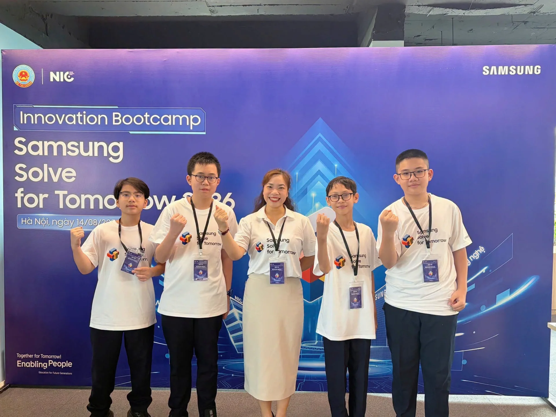 🎉 CHÚC MỪNG ĐỘI TUYỂN BLACK HOLE - 8A8 VÀO VÒNG CHUNG KẾT SAMSUNG SOLVE FOR TOMORROW 2026! 🎉