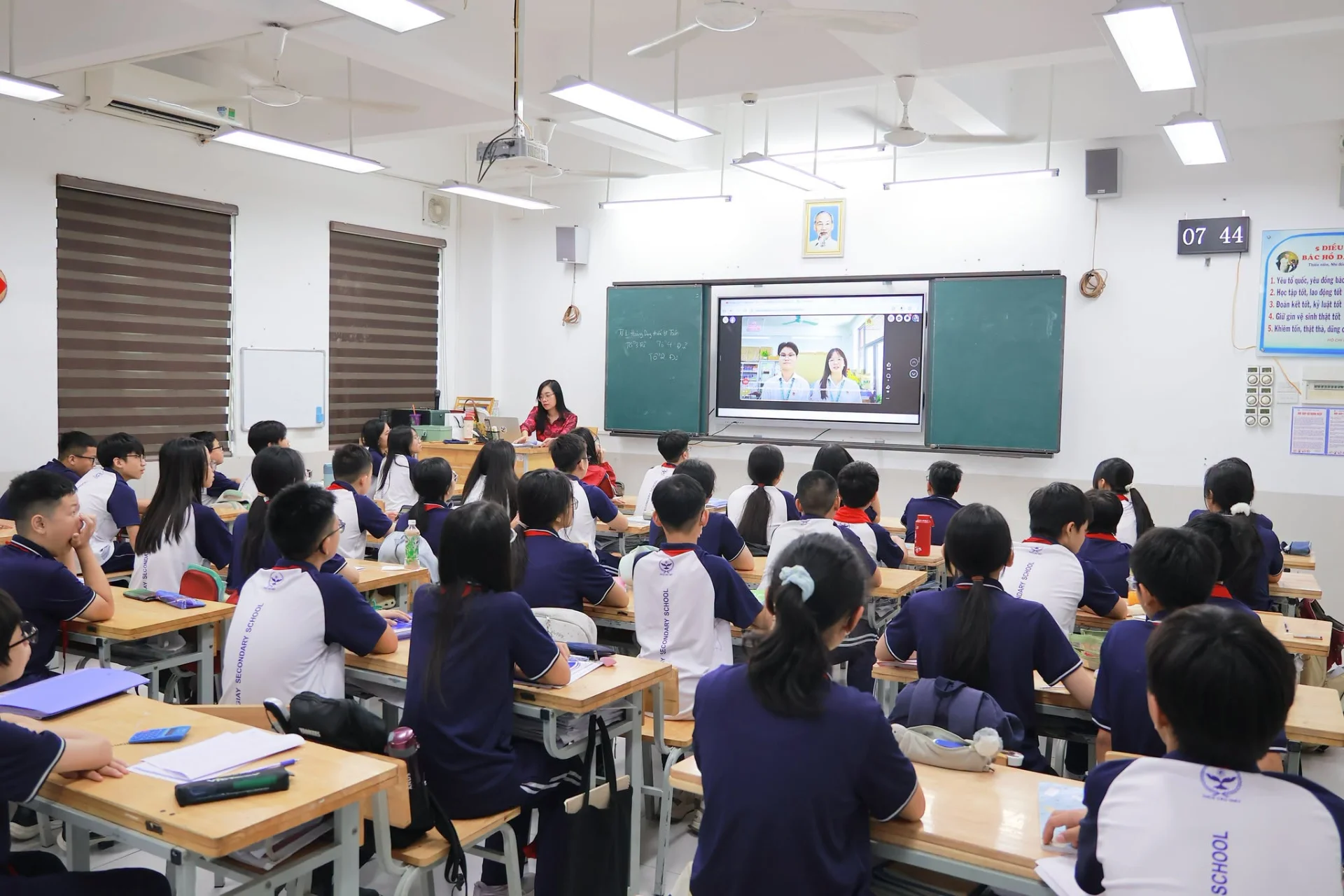 HỌC SINH KHỐI 7 TRƯỜNG THCS CẦU GIẤY HƯỞNG ỨNG CHƯƠNG TRÌNH “TIẾT HỌC GEN Z MÙA 2 – CHUYẾN XE HÀNH TRÌNH CỦA NHỮNG LỰA CHỌN”
