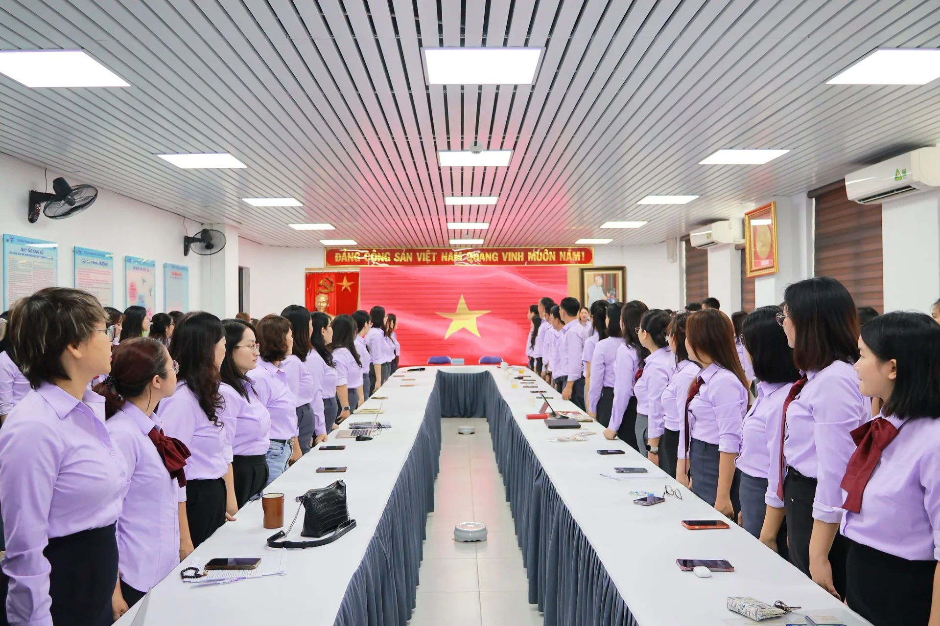 🌸 HỘI NGHỊ CÁN BỘ, VIÊN CHỨC, NGƯỜI LAO ĐỘNG TRƯỜNG THCS CẦU GIẤY NĂM HỌC 2026–2027 🌸