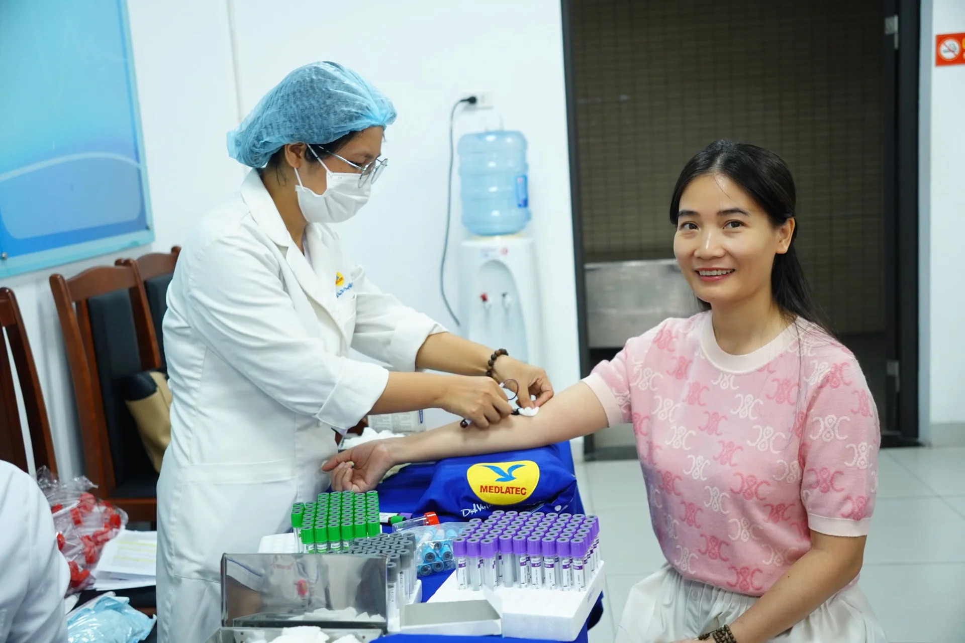 TRƯỜNG THCS CẦU GIẤY TỔ CHỨC KHÁM SỨC KHỎE CHO CÁN BỘ, GIÁO VIÊN, NHÂN VIÊN