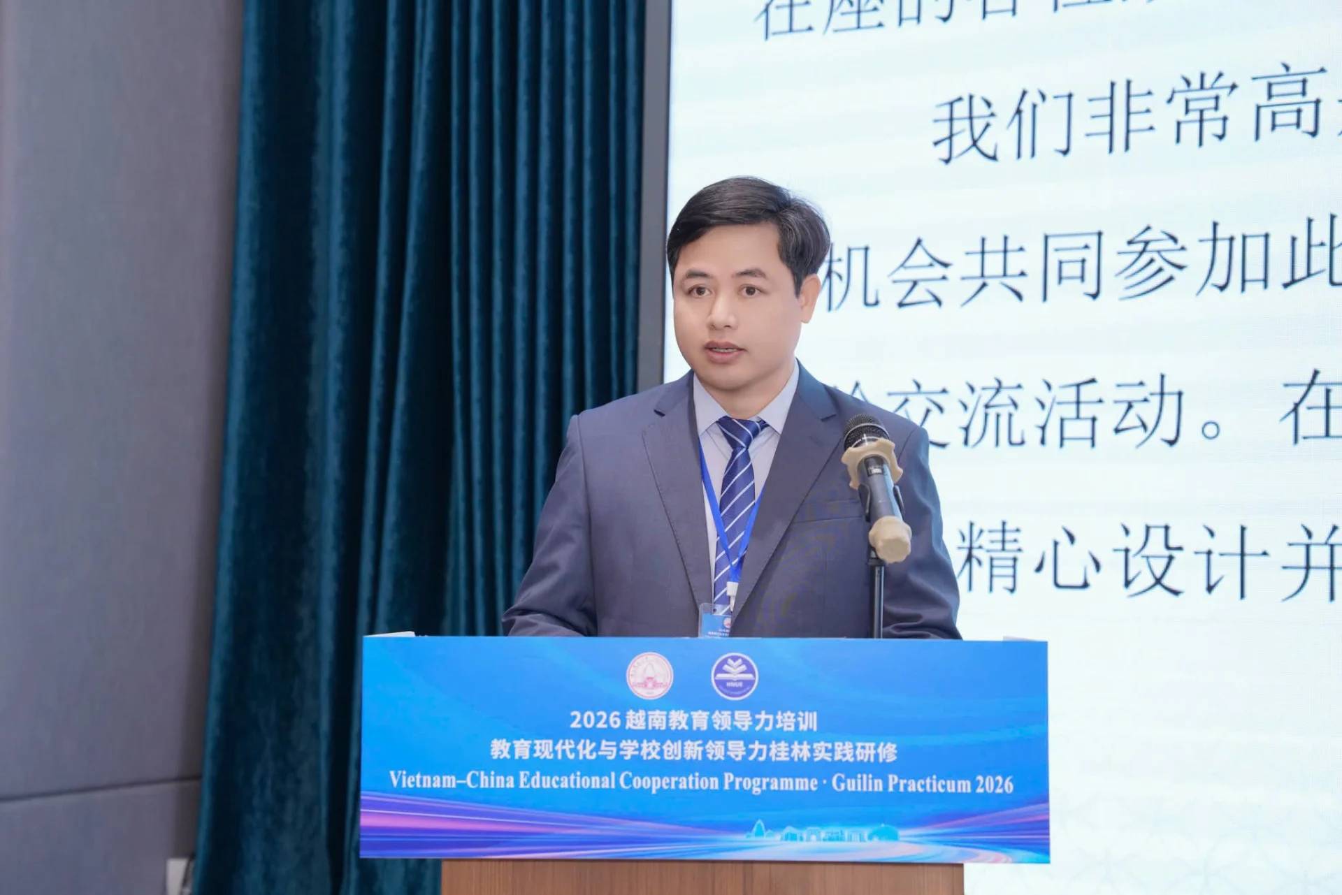 TỪ HỌC HỎI KINH NGHIỆM QUỐC TẾ ĐẾN ĐỔI MỚI QUẢN TRỊ NHÀ TRƯỜNG