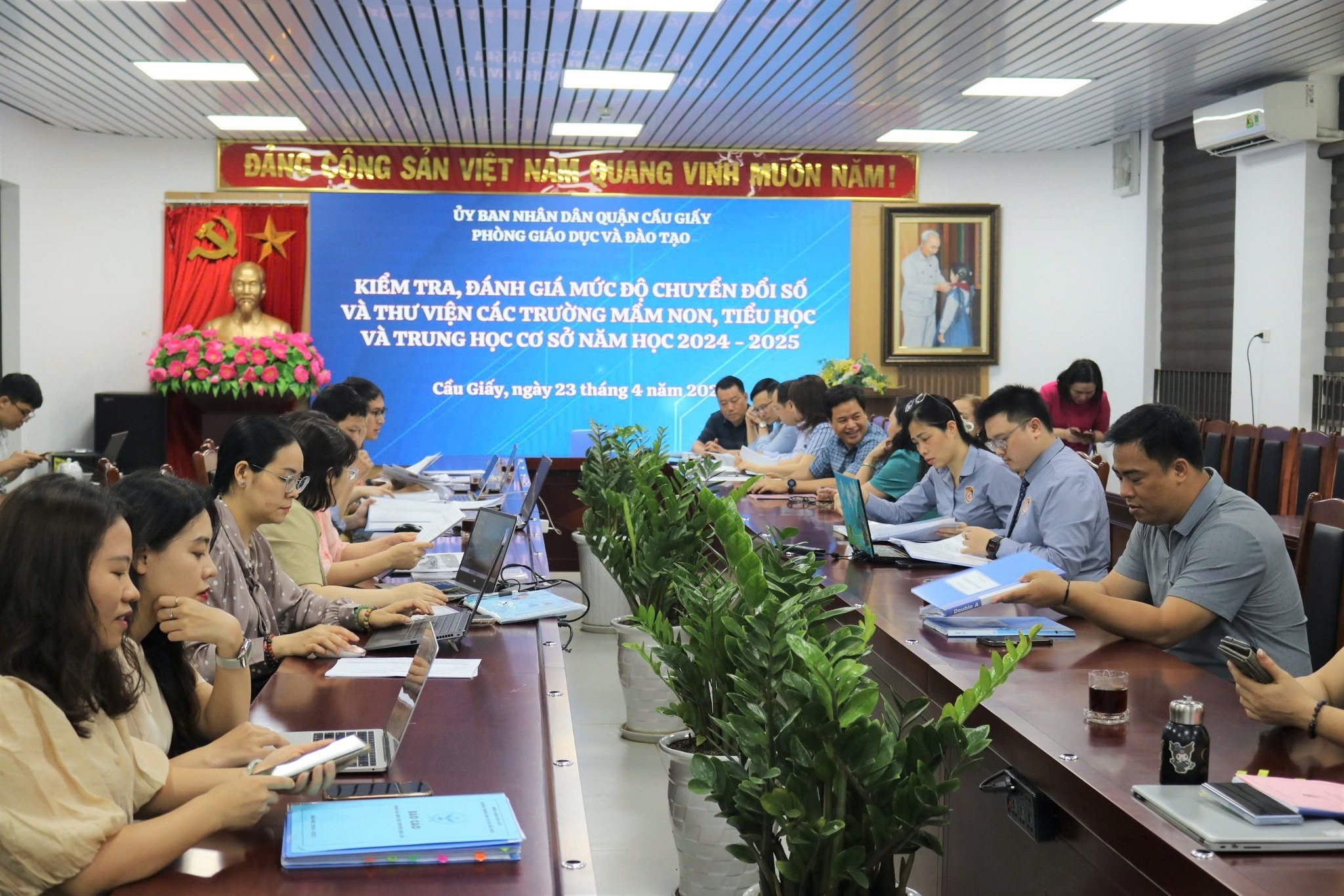 PHÒNG GIÁO DỤC VÀ ĐÀO TẠO QUẬN CẦU GIẤY TIẾN HÀNH KIỂM TRA ĐÁNH GIÁ MỨC ĐỘ CHUYỂN ĐỔI SỐ VÀ THƯ VIỆN CÁC TRƯỜNG TIỂU HỌC, THCS NĂM HỌC 2024 – 2025