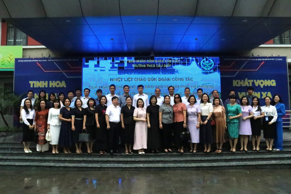 TRƯỜNG THCS CẦU GIẤY VINH DỰ ĐÓN TIẾP ĐOÀN CÔNG TÁC CÁN BỘ UBND VÀ SỞ GIÁO DỤC VÀ ĐÀO TẠO HẢI PHÒNG VỀ THĂM TRƯỜNG VÀ LÀM VIỆC