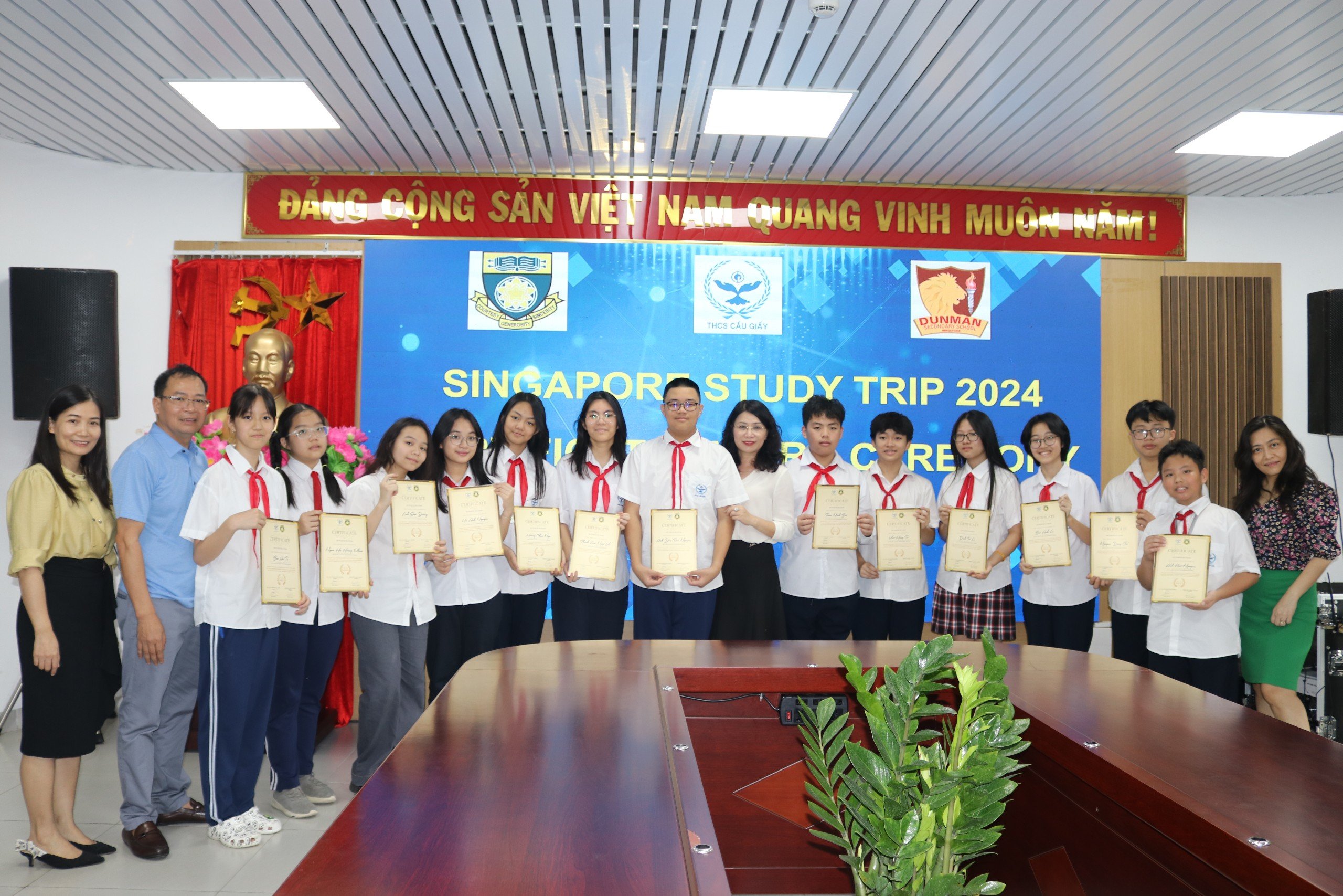 NHỮNG KỈ NIỆM KHÓ QUÊN CỦA THẦY VÀ TRÒ TRƯỜNG THCS CẦU GIẤY TRONG CHUYẾN GIAO LƯU HỌC TẬP, TRẢI NGHIỆM TẠI SINGAPORE