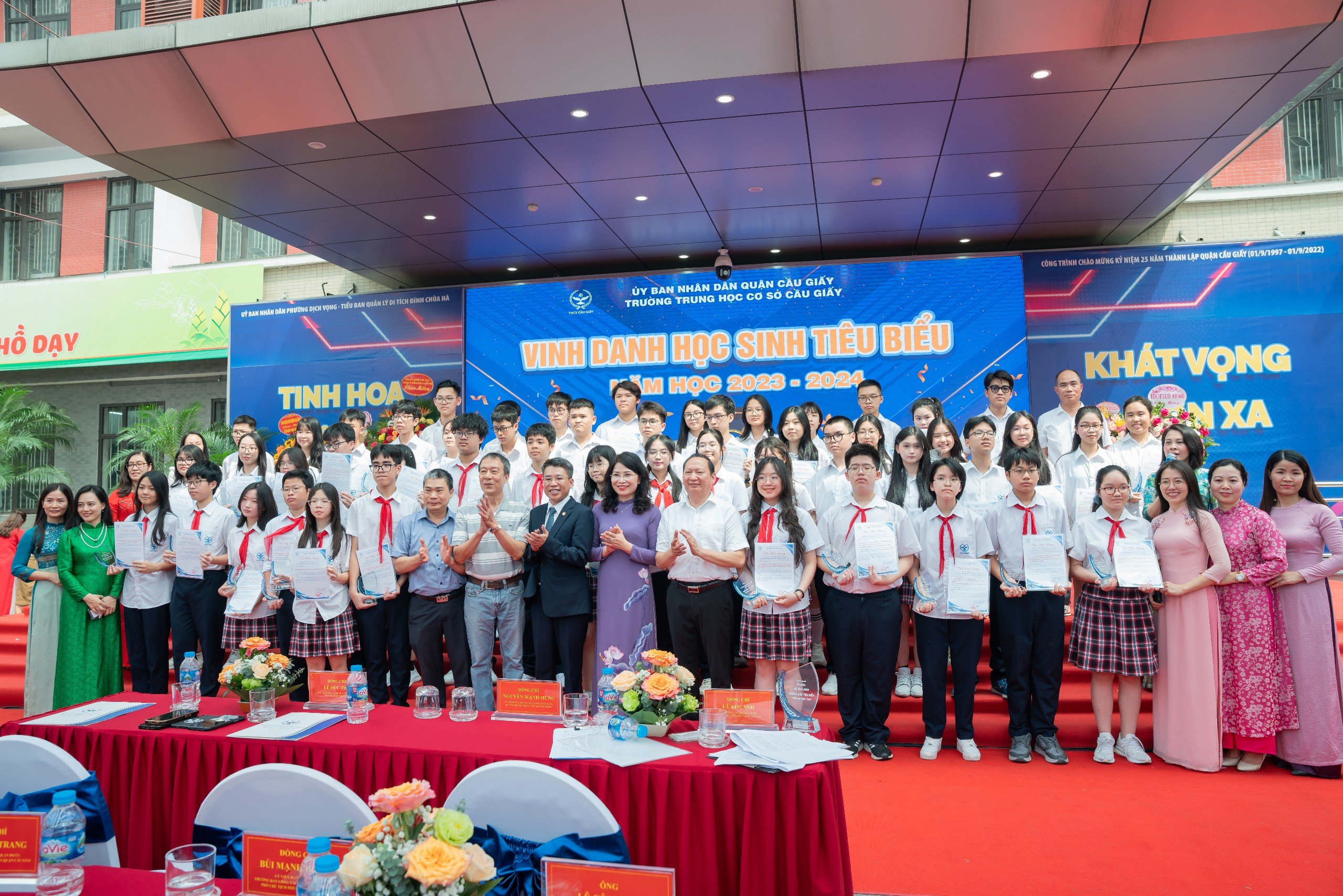LỄ BẾ GIẢNG – TỔNG KẾT VÀ VINH DANH GƯƠNG MẶT GIÁO VIÊN, HỌC SINH TIÊU BIỂU NĂM HỌC 2023 – 2024: KHI NHỮNG BỨT PHÁ TẠO NÊN KÌ TÍCH NGỌT NGÀO