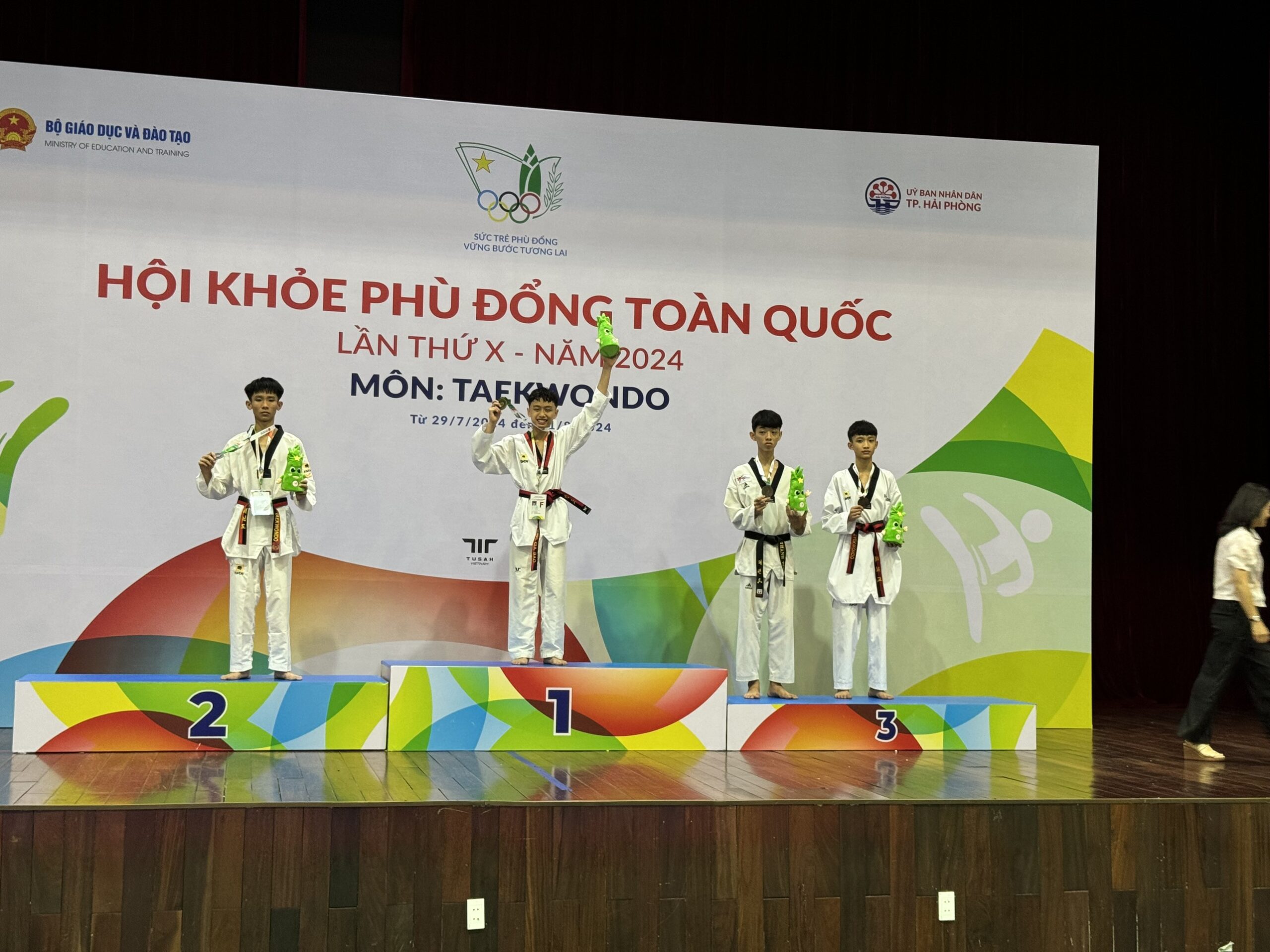HỌC SINH TRƯỜNG THCS CẦU GIẤY XUẤT SẮC ĐẠT HUY CHƯƠNG VÀNG MÔN TAEKWONDO TẠI HỘI KHOẺ PHÙ ĐỒNG TOÀN QUỐC