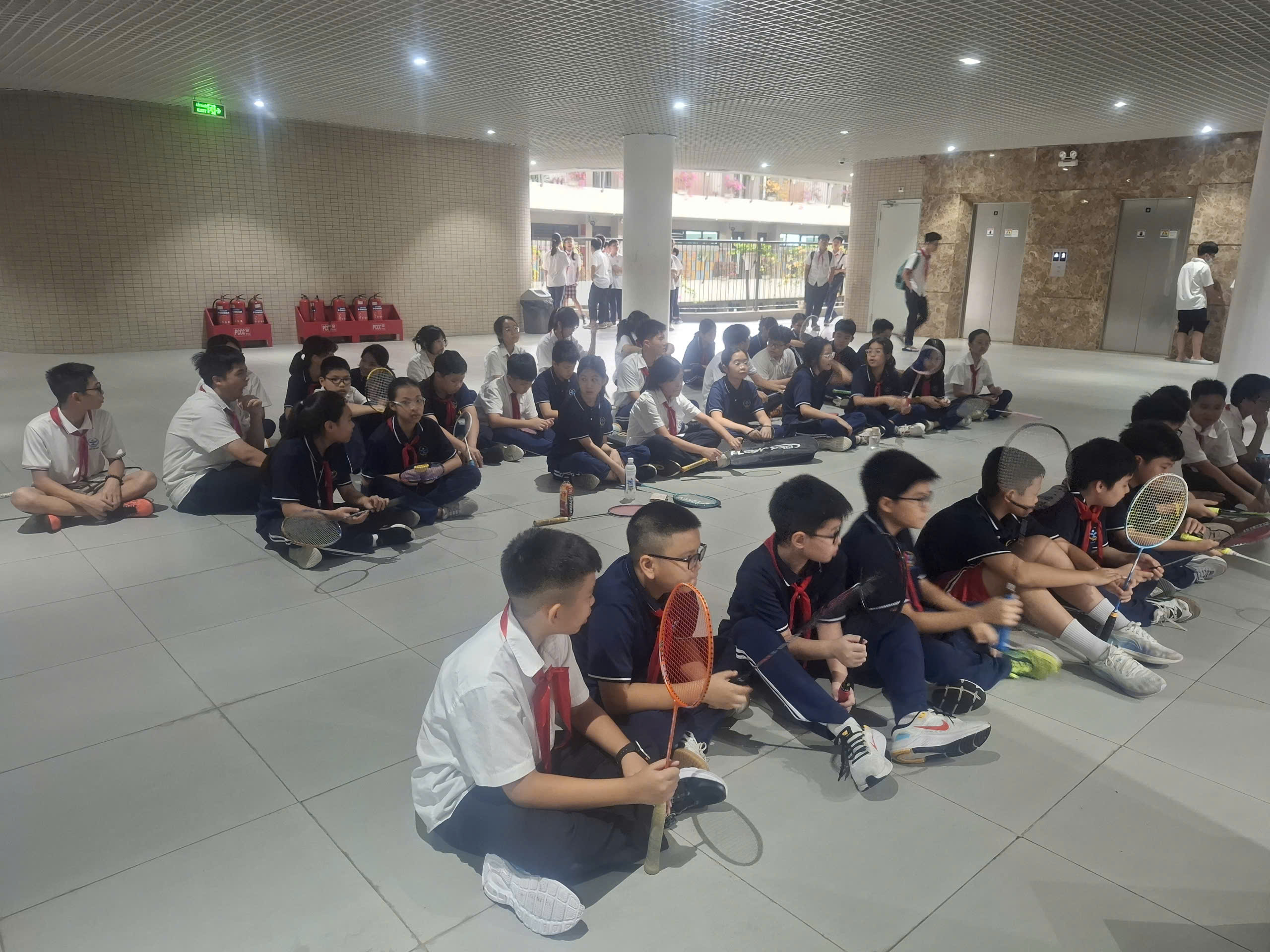 GIẢI CẦU LÔNG ĐẦY HẤP DẪN MỞ ĐẦU CHUỖI HOẠT ĐỘNG THỂ THAO CHÀO MỪNG NGÀY NHÀ GIÁO VIỆT NAM 20-11, KỶ NIỆM 15 NĂM THÀNH LẬP TRƯỜNG THCS CẦU GIẤY